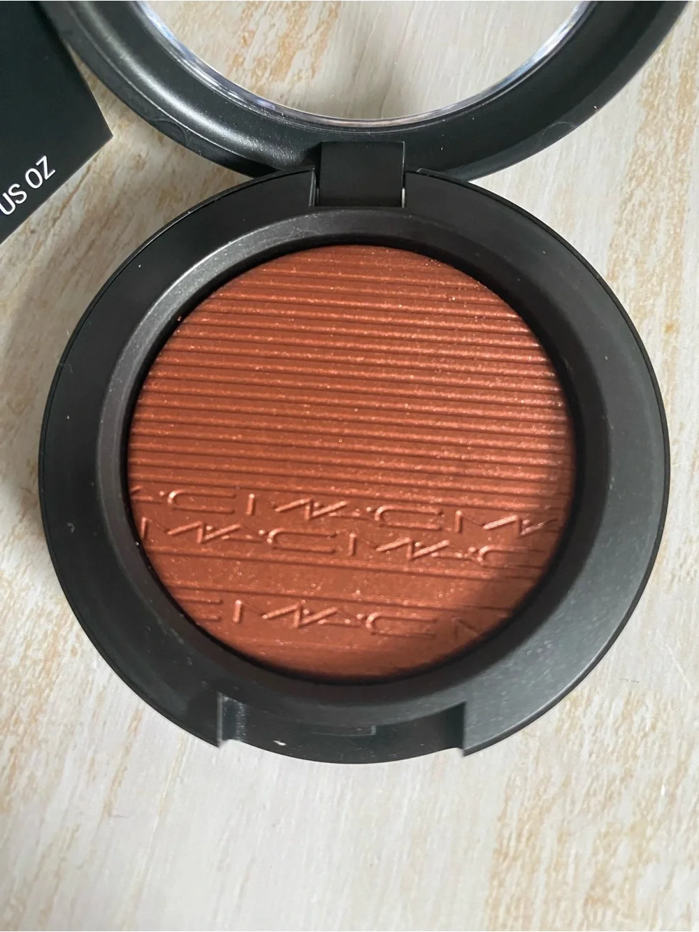 MAC Cosmetics rich shimmering